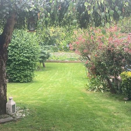 Duplex Parapluies De Cherbourg Netflix Parking Bagian luar foto