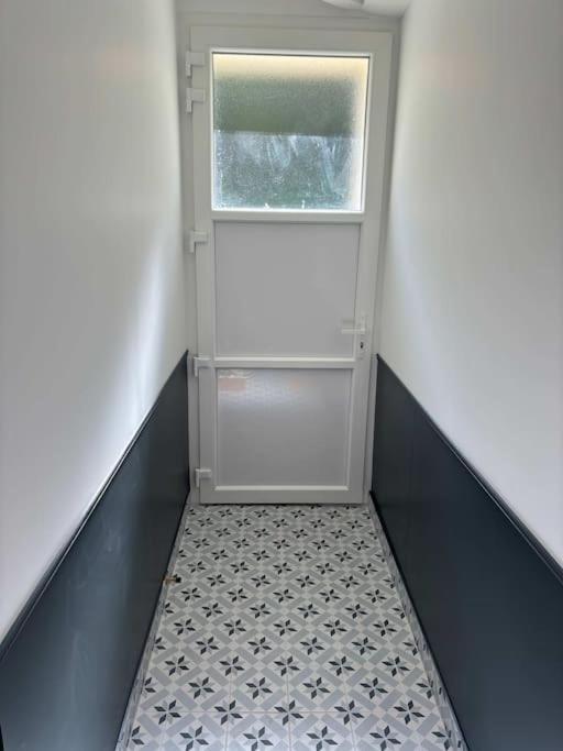 Duplex Parapluies De Cherbourg Netflix Parking Bagian luar foto