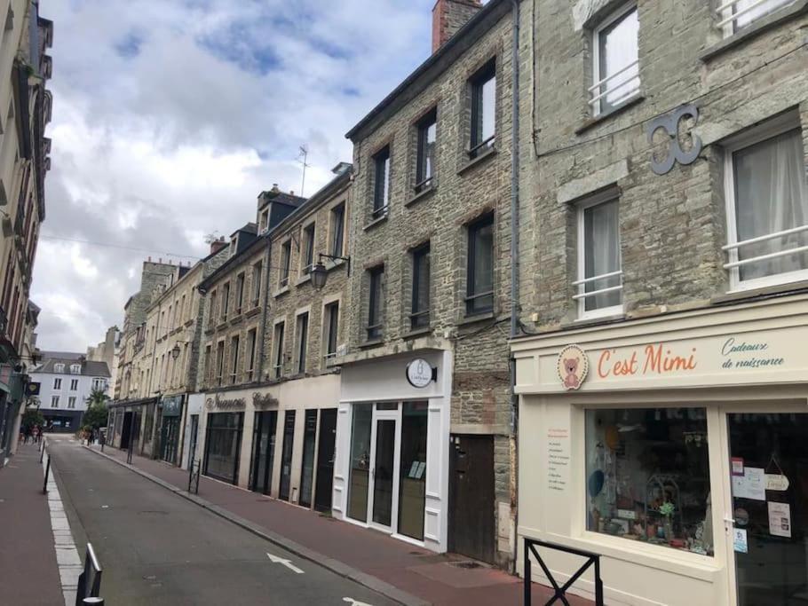 Duplex Parapluies De Cherbourg Netflix Parking Bagian luar foto