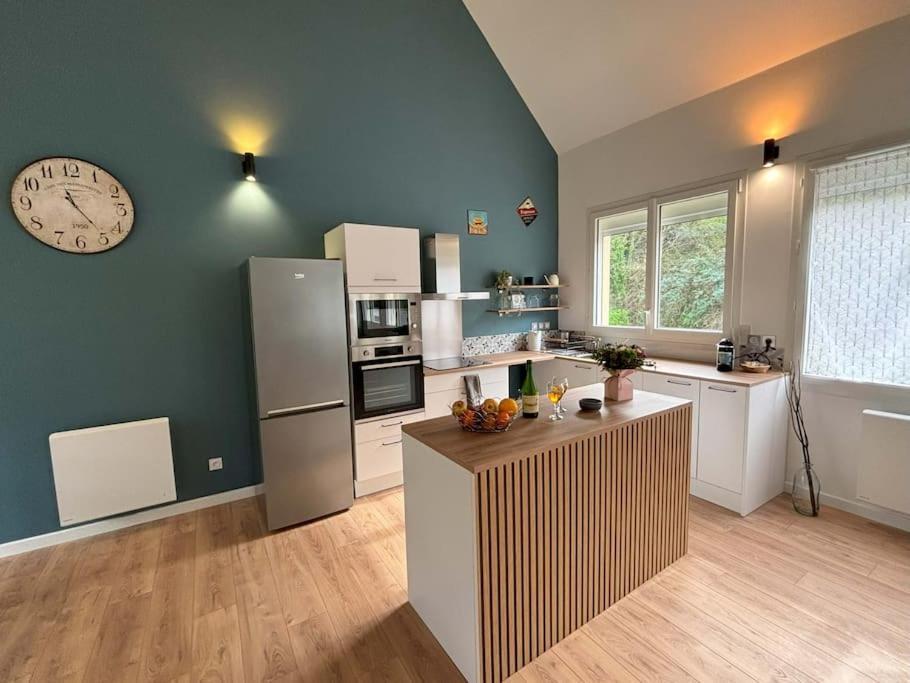 Duplex Parapluies De Cherbourg Netflix Parking Bagian luar foto