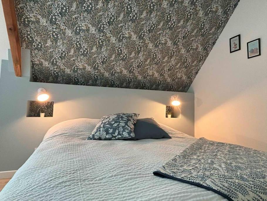 Duplex Parapluies De Cherbourg Netflix Parking Bagian luar foto